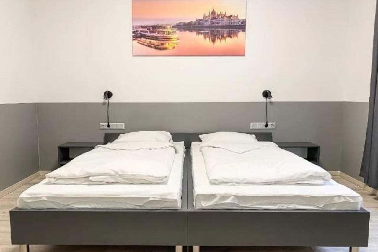 Dominik Panzio Bed & Breakfast Budapest Bagian luar foto