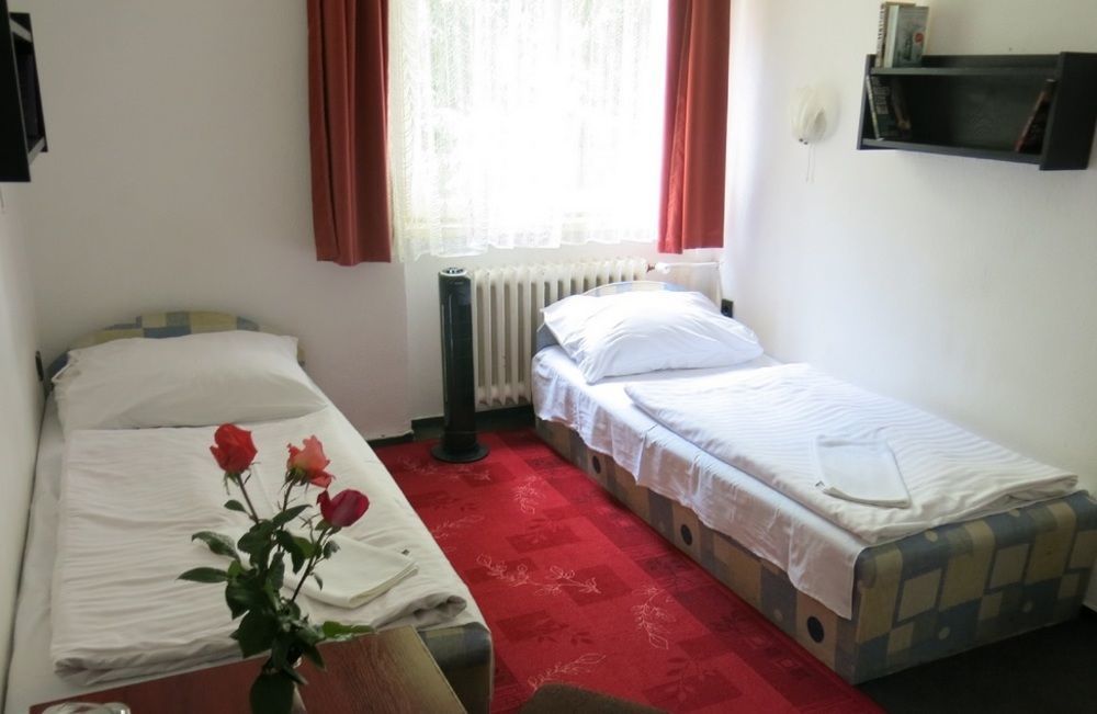Dominik Panzio Bed & Breakfast Budapest Bagian luar foto