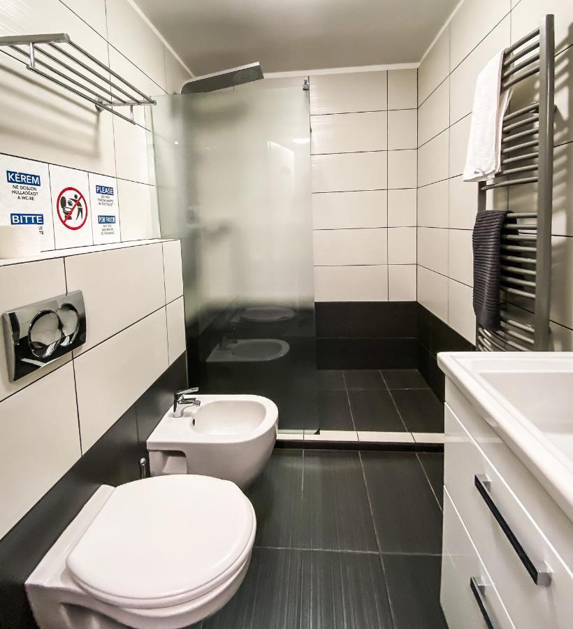 Dominik Panzio Bed & Breakfast Budapest Bagian luar foto