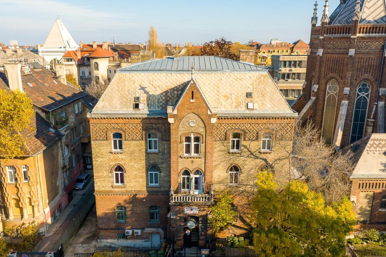 Dominik Panzio Bed & Breakfast Budapest Bagian luar foto